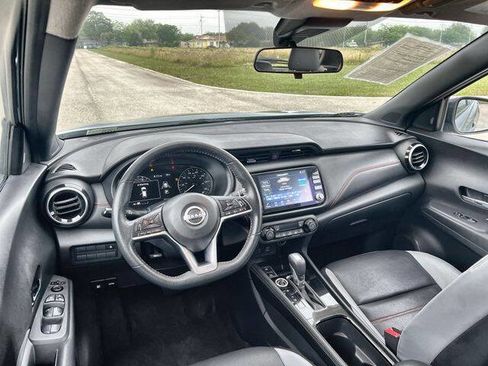 Used 2023 Nissan Kicks SR w/ SR Premium Package FWD image 10