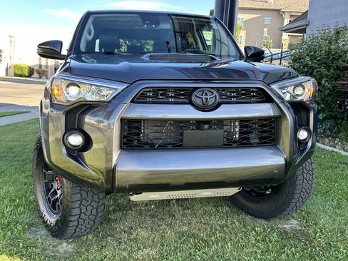Used 2023 Toyota 4Runner SR5 Premium w/ Moonroof Package AWD/4WD image 4