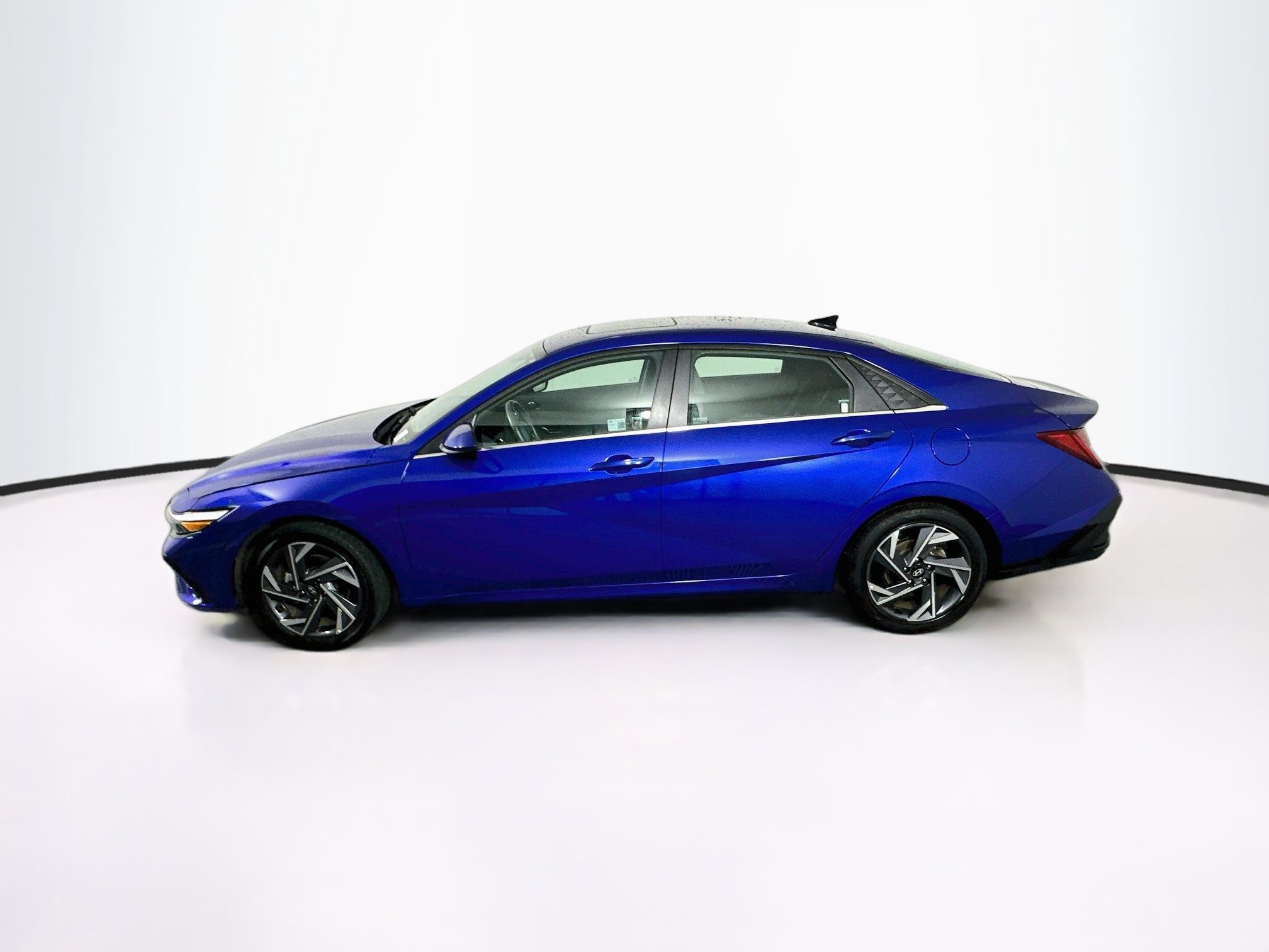 Used 2025 Hyundai Elantra SEL FWD image 4