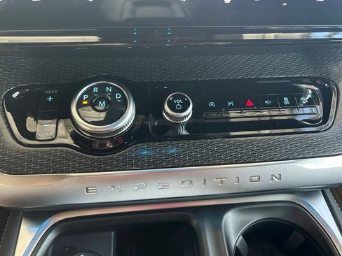 New 2027 Ford Expedition Platinum w/ Stealth Appearance Package AWD/4WD image 30