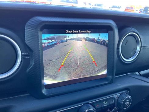 Used 2018 Jeep Wrangler Unlimited Sahara image 28