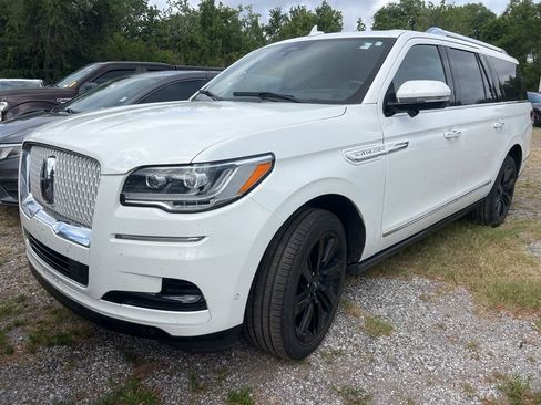 Used 2023 Lincoln Navigator L Reserve AWD/4WD image 3