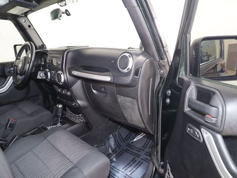 Used 2012 Jeep Wrangler Unlimited Rubicon AWD/4WD image 32