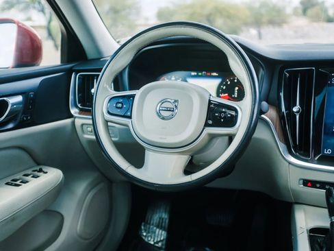 Used 2020 Volvo S60 T6 Momentum image 24