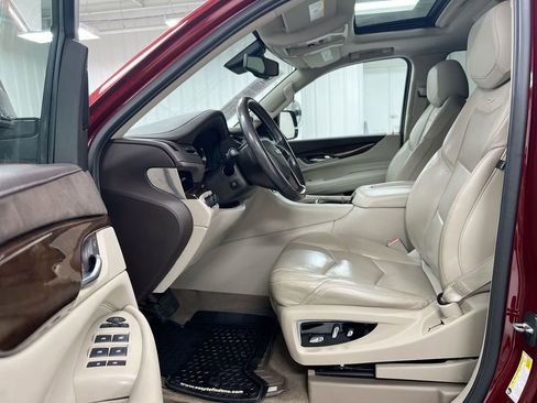 Used 2016 Cadillac Escalade Luxury image 21