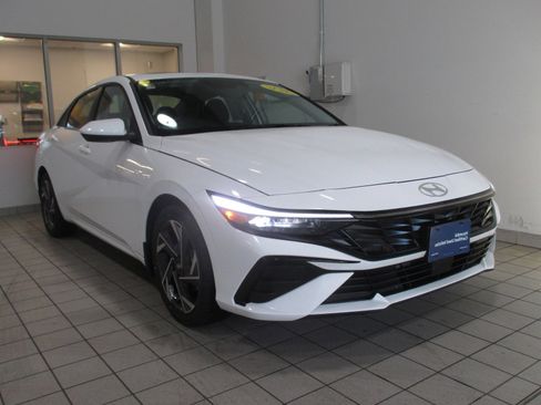 Certified 2024 Hyundai Elantra SEL w/ Convenience Package image 1