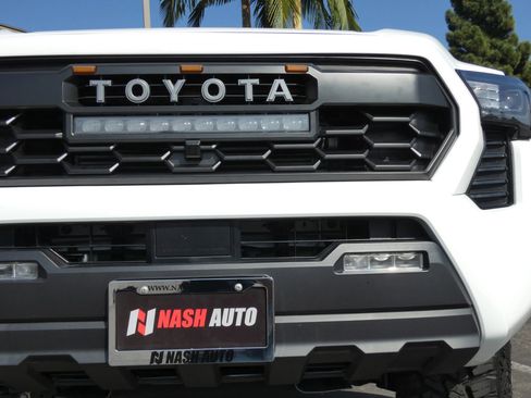 Used 2025 Toyota Tacoma TRD Sport image 16