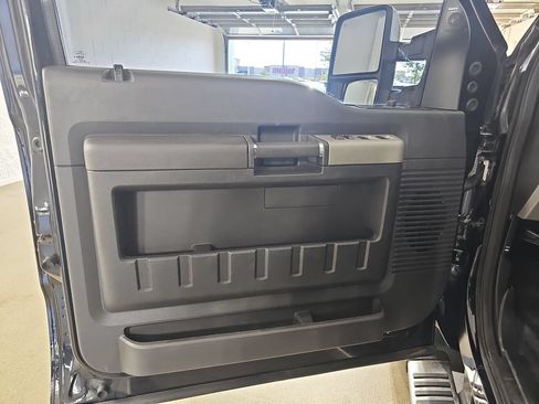 Used 2016 Ford F250 Lariat w/ Lariat Ultimate Package AWD/4WD image 31