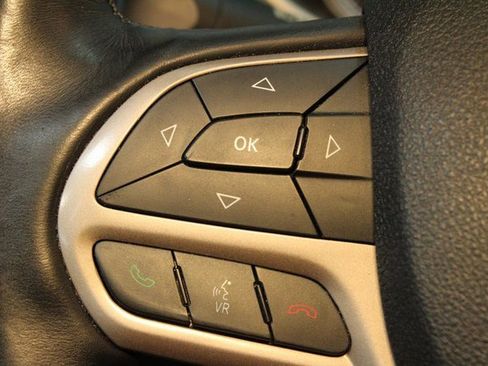 Used 2017 Jeep Cherokee Limited image 20