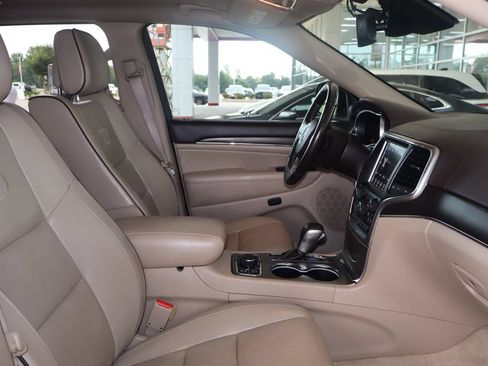 Used 2018 Jeep Grand Cherokee Overland AWD/4WD image 42