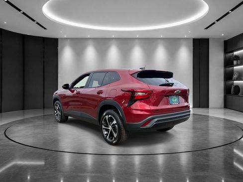 Certified 2024 Chevrolet Trax RS w/ Sunroof Package FWD image 4