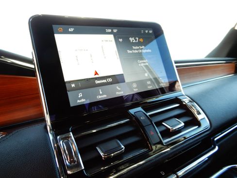 Used 2020 Lincoln Navigator Reserve image 19