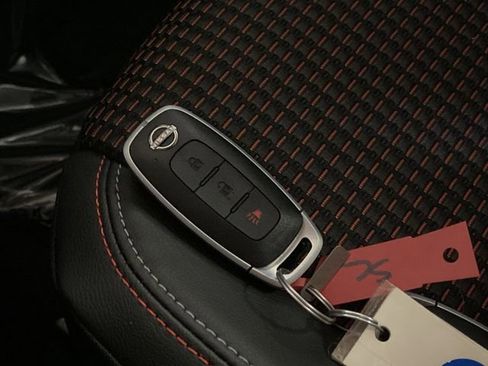 Certified 2025 Nissan Kicks SR image 20