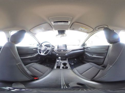 Used 2025 Nissan Altima 2.5 SV image 40