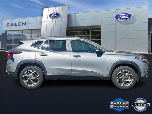 Used 2025 Chevrolet Trax LT w/ Driver Confidence Package image 2