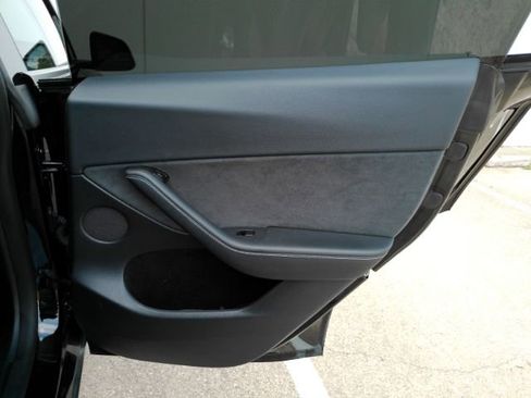 Used 2025 Tesla Model Y Long Range AWD/4WD image 22