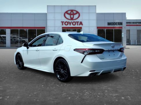Used 2024 Toyota Camry XSE FWD image 4