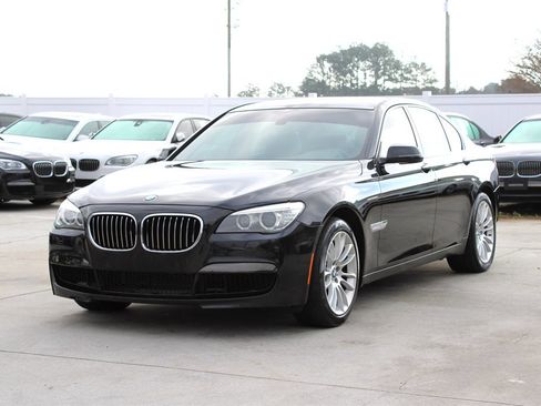 Used 2013 BMW 750i image 3