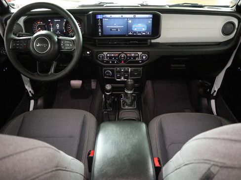 Used 2025 Jeep Wrangler Unlimited Sport AWD/4WD image 15