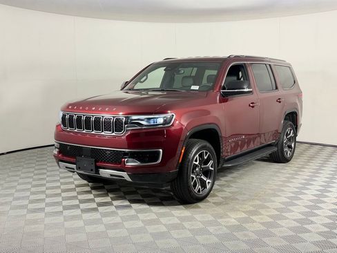 Used 2023 Jeep Wagoneer Series III w/ Preferred Equipment Group AWD/4WD image 4