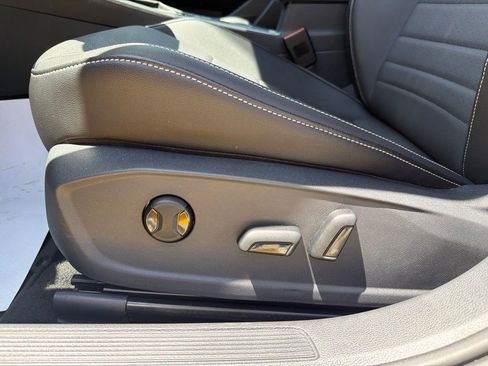 Used 2023 Volkswagen Jetta SE w/ Panoramic Sunroof Package FWD image 10