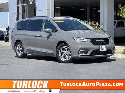 Used 2022 Chrysler Pacifica Limited FWD image 1