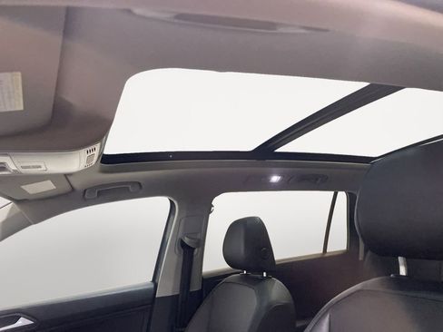 Used 2019 Volkswagen Tiguan SEL image 18