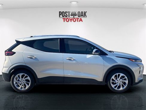 Used 2023 Chevrolet Bolt EUV LT w/ Driver Confidence Package image 8