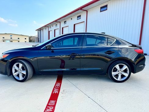 Used 2015 Acura ILX w/ Technology Package FWD image 3