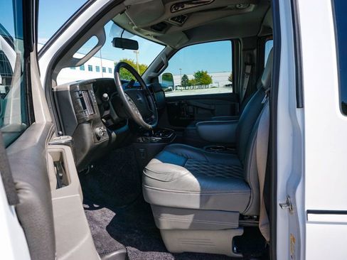 Used 2023 GMC Savana 2500 Extended image 9