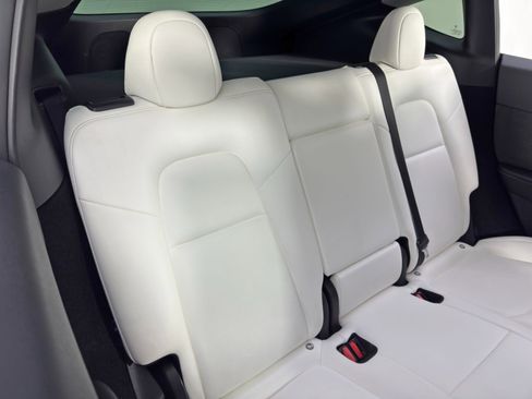 Used 2023 Tesla Model Y Long Range image 43