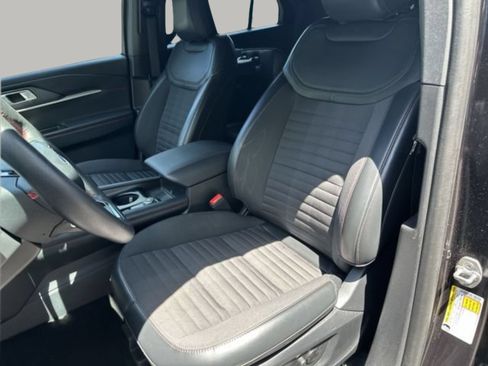 Used 2025 Ford Explorer ST-Line w/ ST-Line Street Pack AWD/4WD image 13