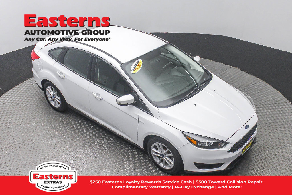 Used 2018 Ford Focus SE w/ Cold Weather Package FWD image 4