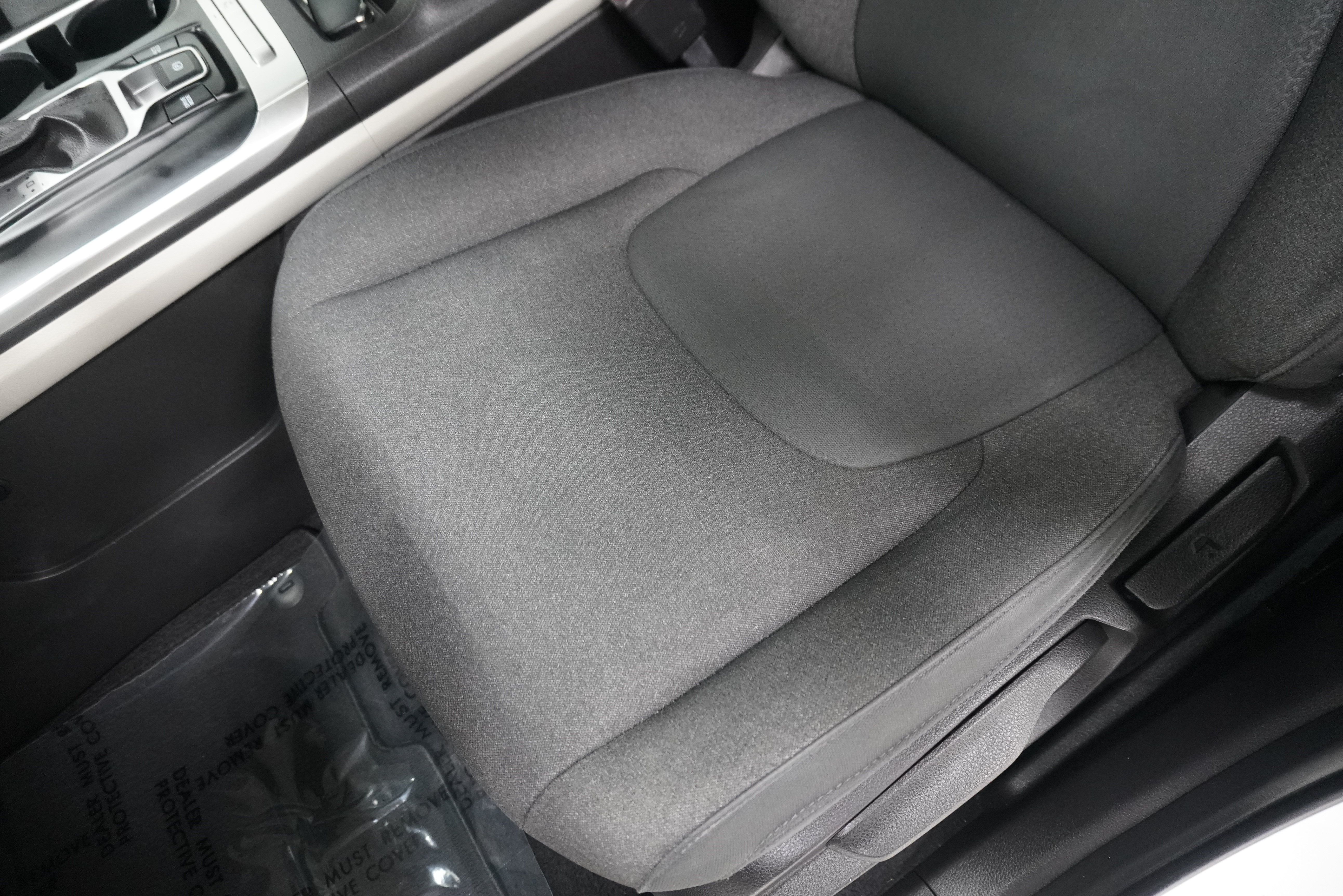 Used 2022 Kia Carnival LX FWD image 12