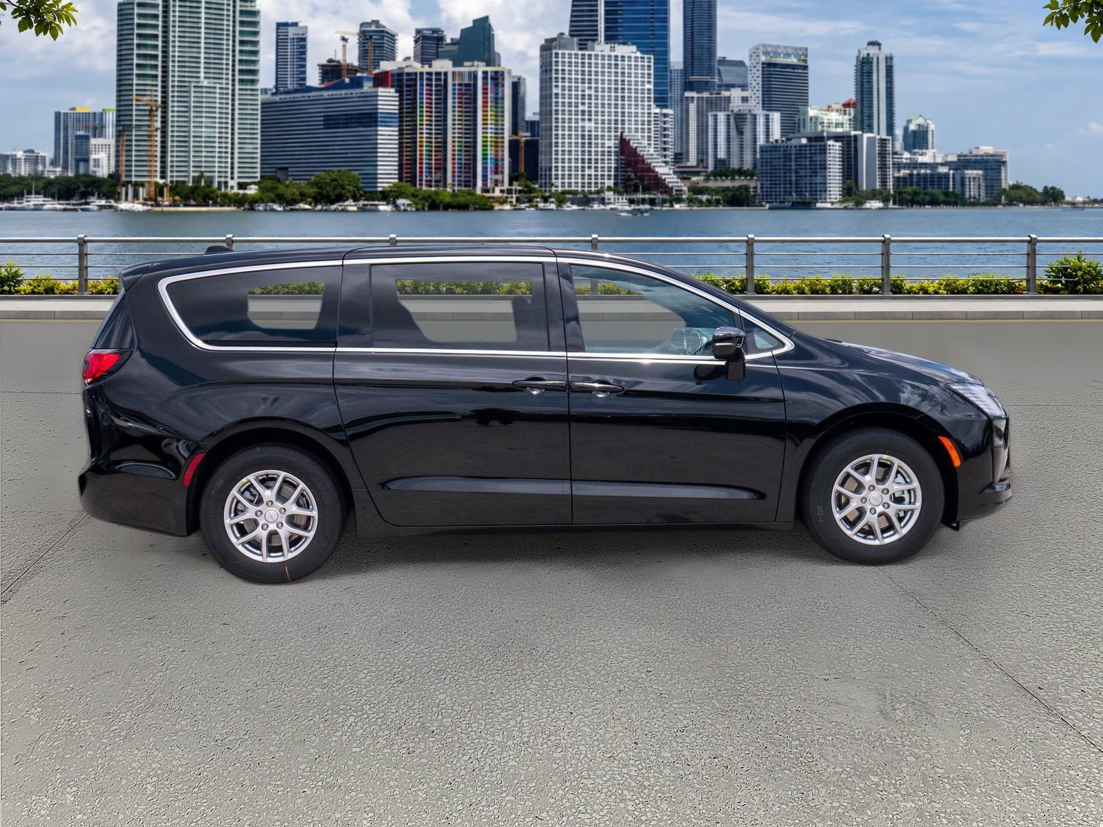 New 2027 Chrysler Pacifica Select FWD image 3
