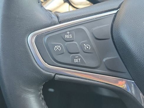 Used 2018 Chevrolet Equinox LT FWD image 9
