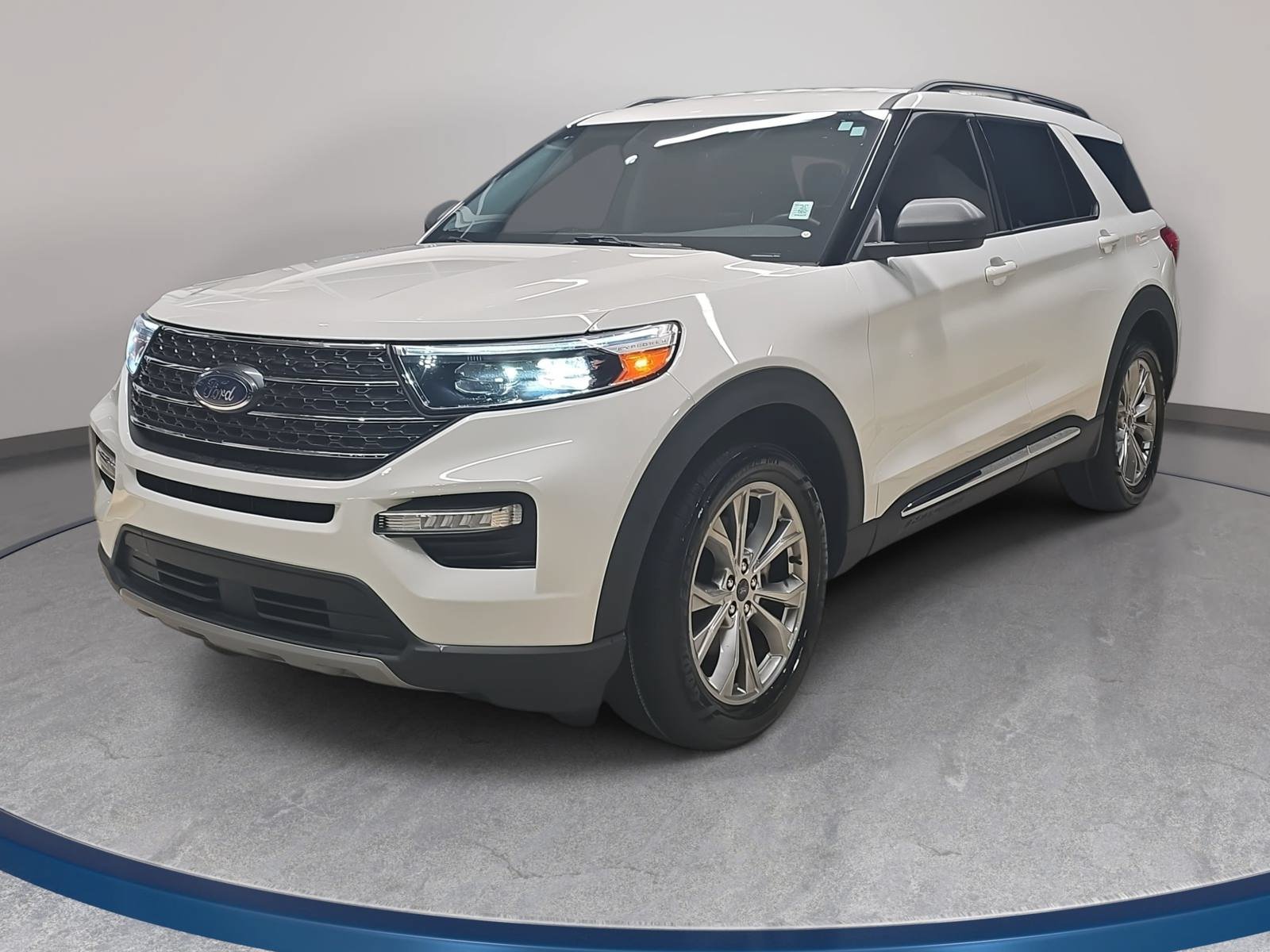 Used 2023 Ford Explorer XLT w/ Equipment Group 202A RWD image 1