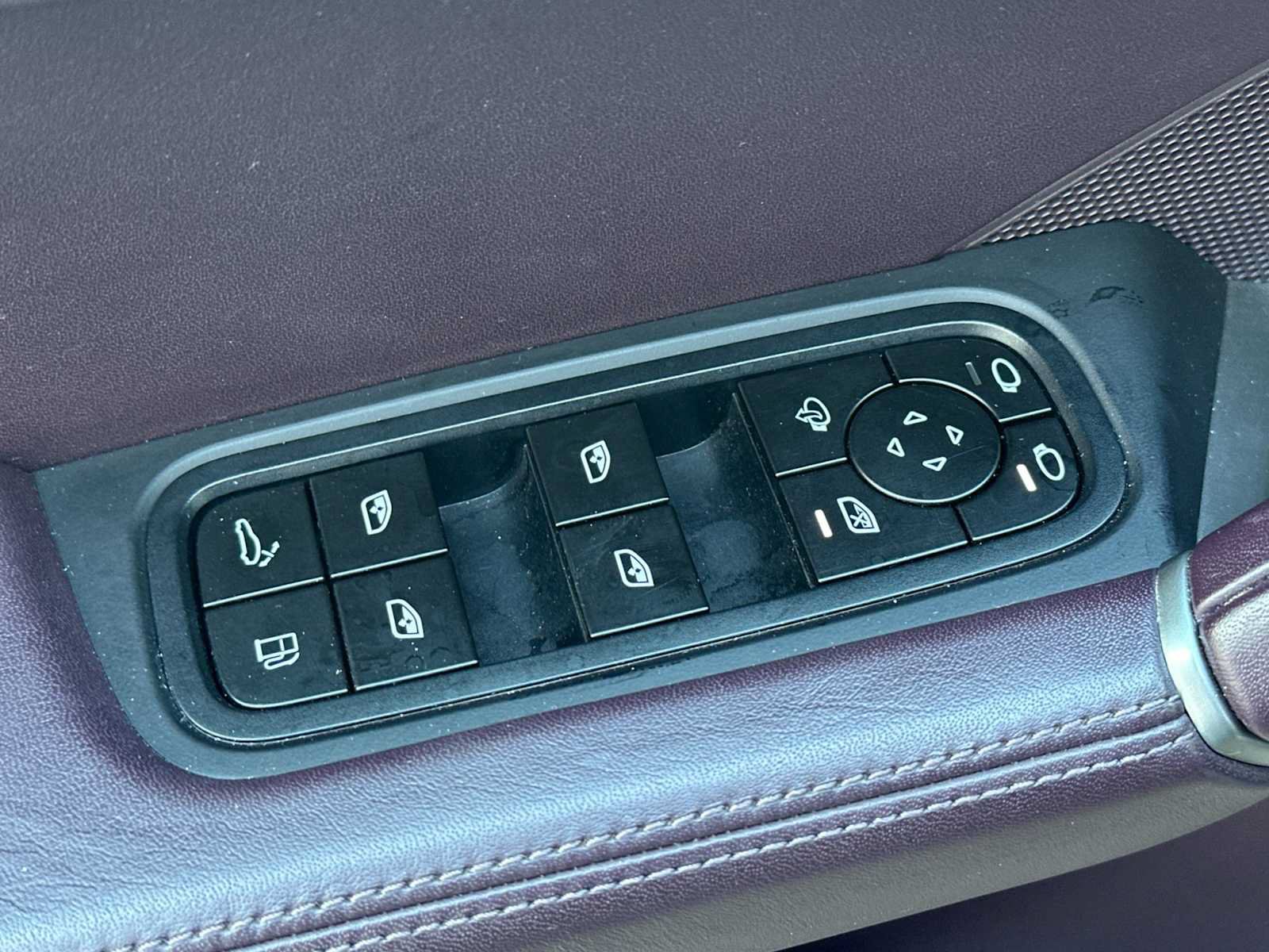Certified 2024 Porsche Cayenne AWD/4WD image 13