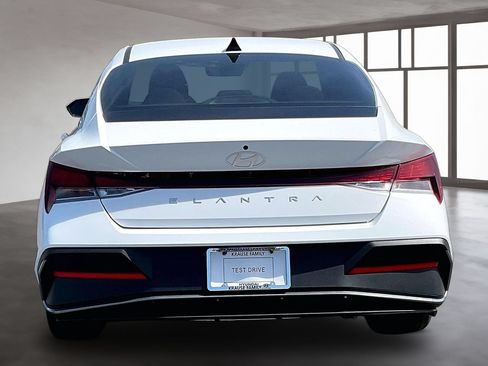 New 2026 Hyundai Elantra SE FWD image 4