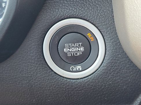 Used 2021 RAM 1500 Laramie image 12