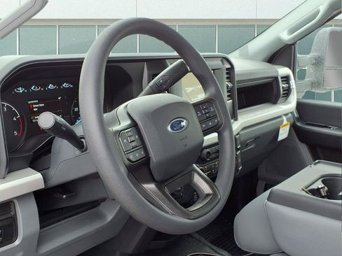 New 2025 Ford F550 4x4 Regular Cab Super Duty image 6