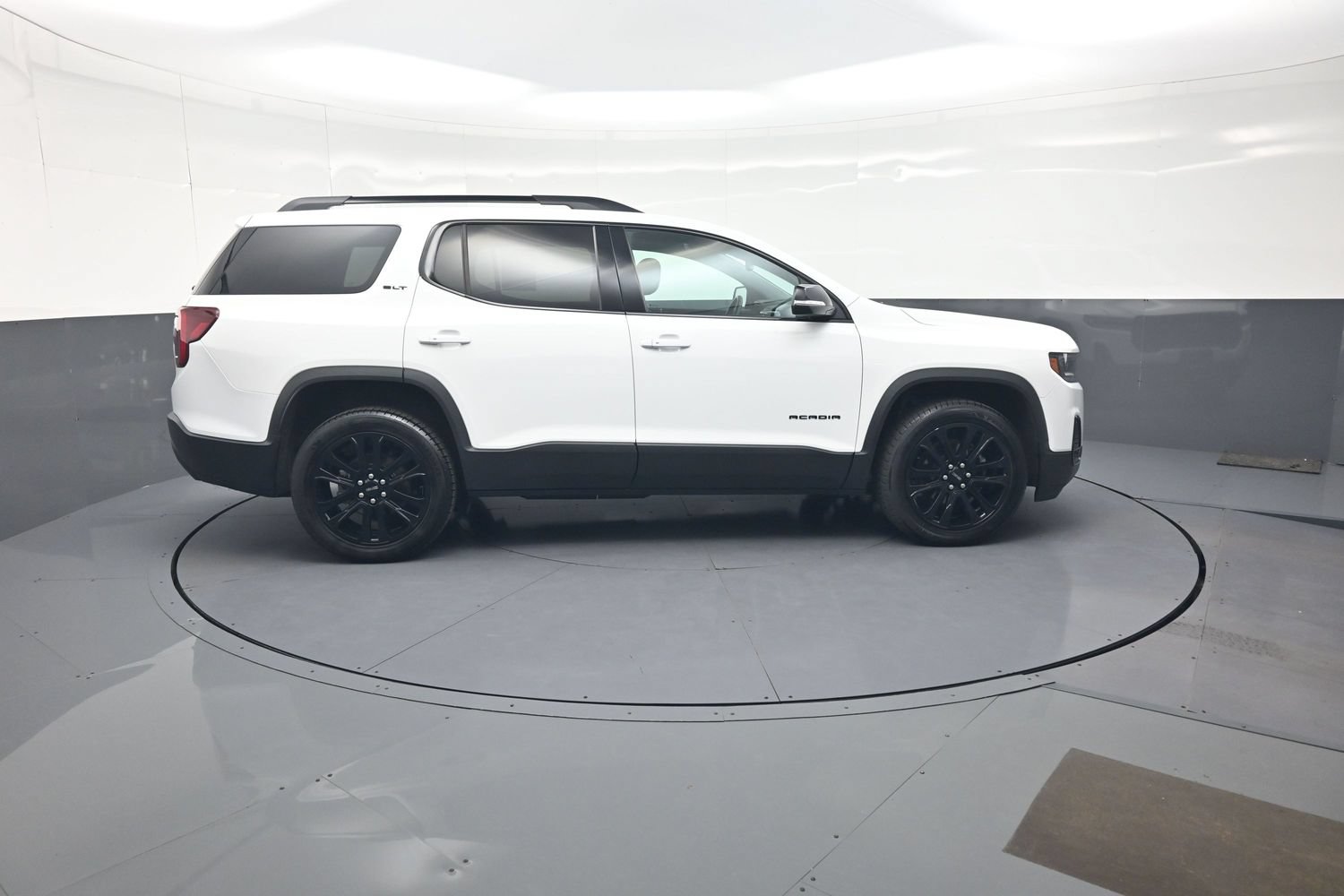 Used 2023 GMC Acadia SLT w/ Elevation Edition AWD/4WD image 2
