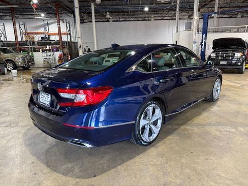 Used 2018 Honda Accord Touring image 6