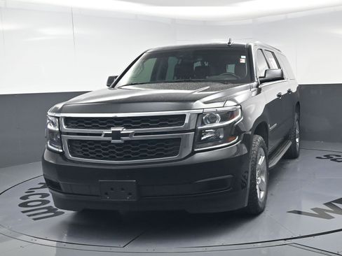 Used 2017 Chevrolet Suburban LT image 11