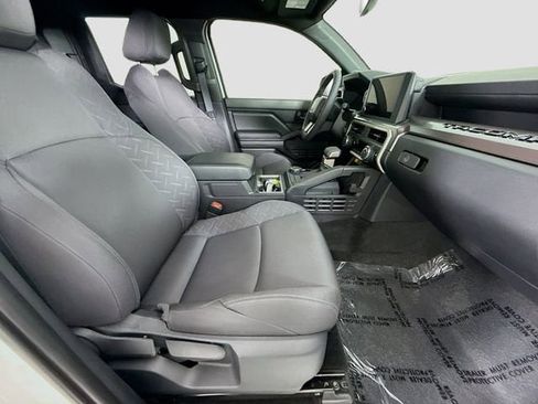 Certified 2025 Toyota Tacoma SR5 AWD/4WD image 26