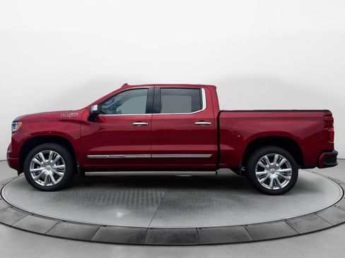 Used 2023 Chevrolet Silverado 1500 High Country w/ High Country Premium Package AWD/4WD image 2