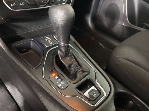 Used 2020 Jeep Cherokee Latitude image 18