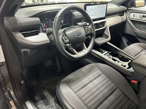 Used 2025 Ford Explorer ST-Line w/ ST-Line Street Pack image 12