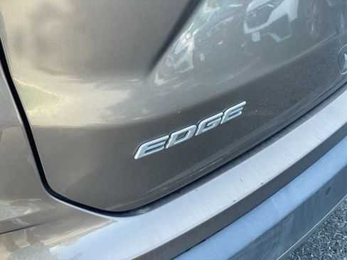 Used 2019 Ford Edge Titanium FWD image 29