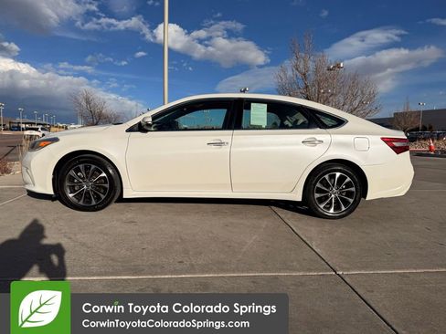 Used 2018 Toyota Avalon XLE Premium image 4